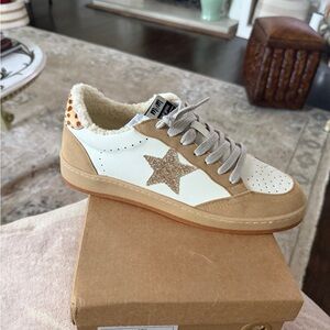 MIA White and Tan Star Sneakers
